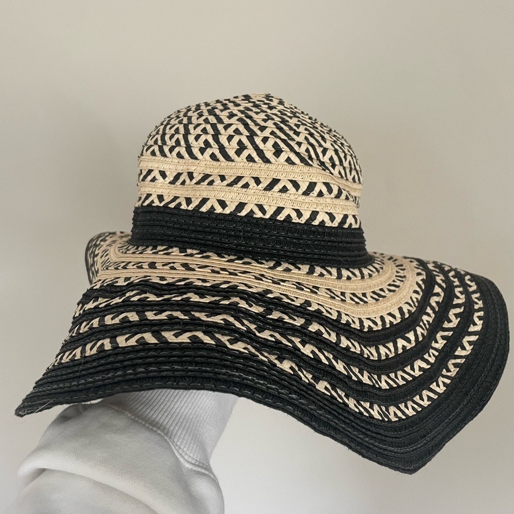 Straw floppy hat